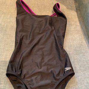 Speedo Women Black with Pink Trim Padded One Piece Swimsuit Sz 8